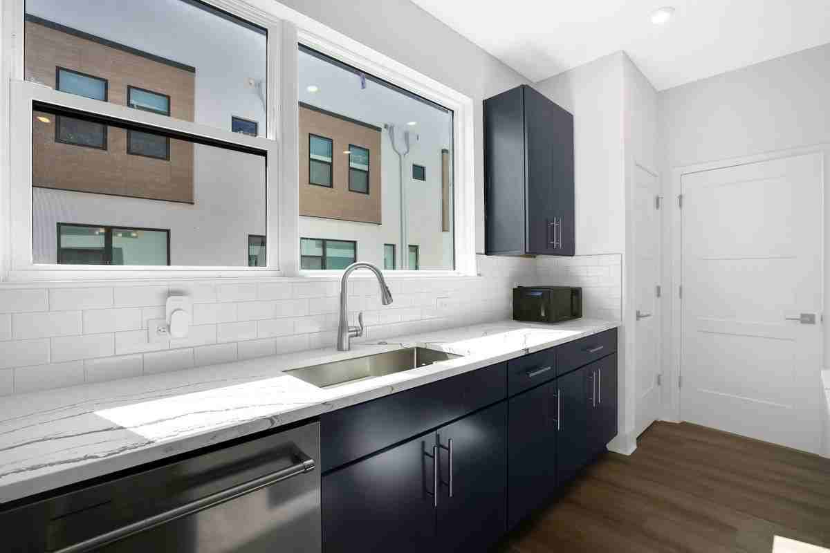 2506 W Cleveland St - Photo 5 of 34