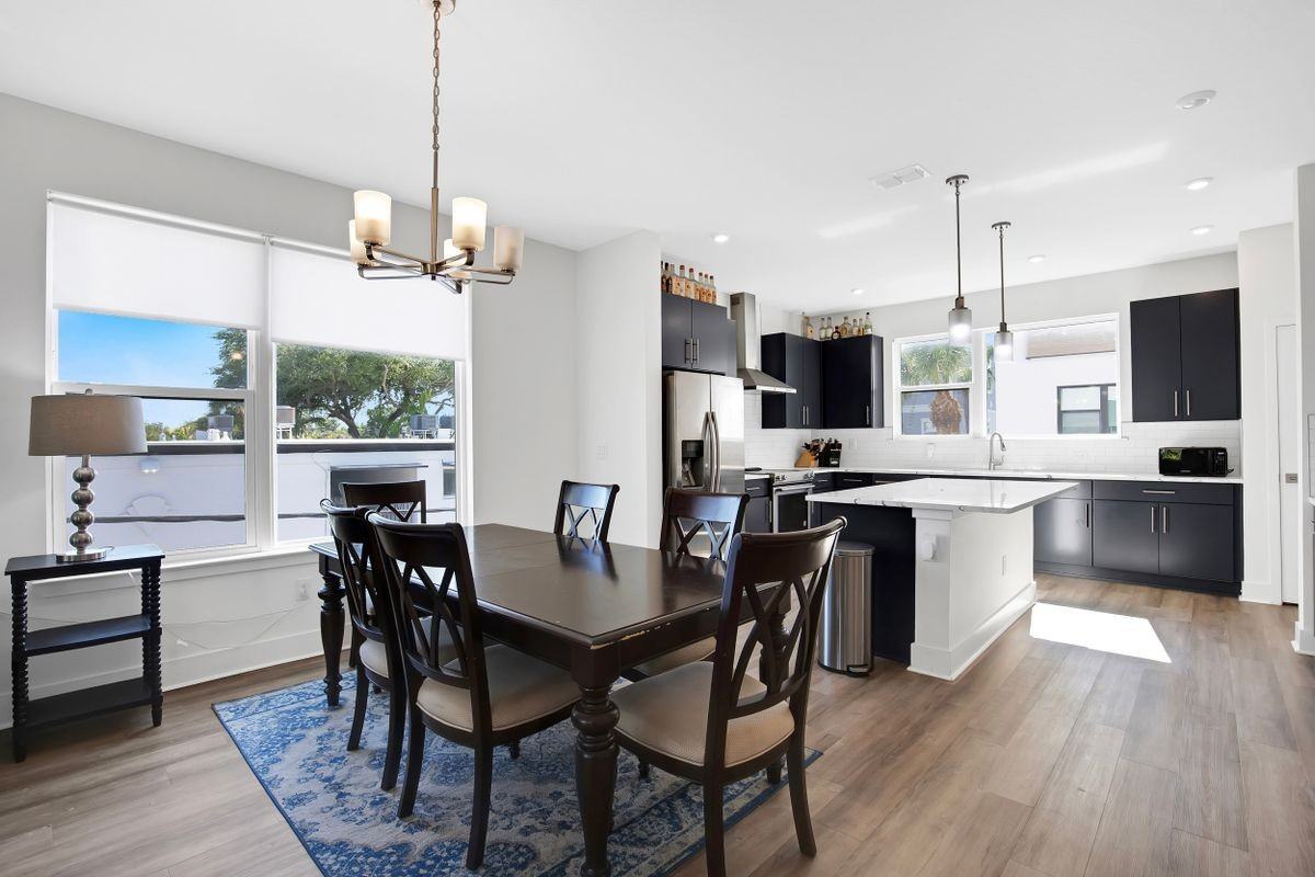 2506 W Cleveland St - Photo 7 of 34