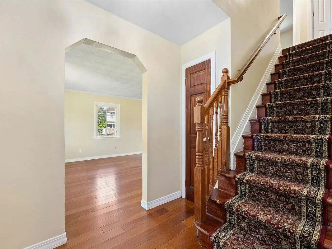 986 N 1st St - Photo 3 of 5