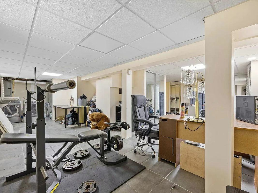 986 N 1st St - Photo 4 of 5