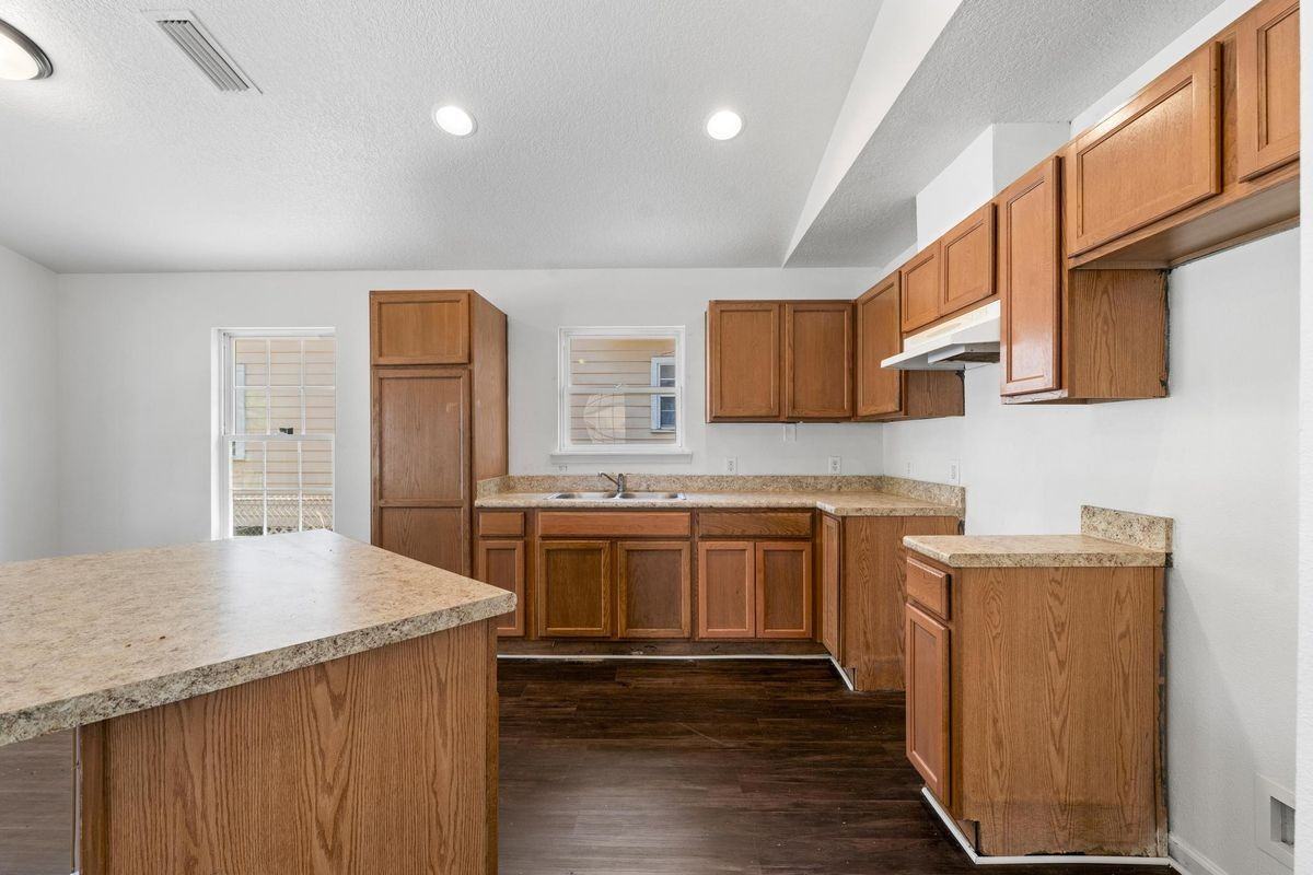 1470 Windle St - Photo 7 of 20