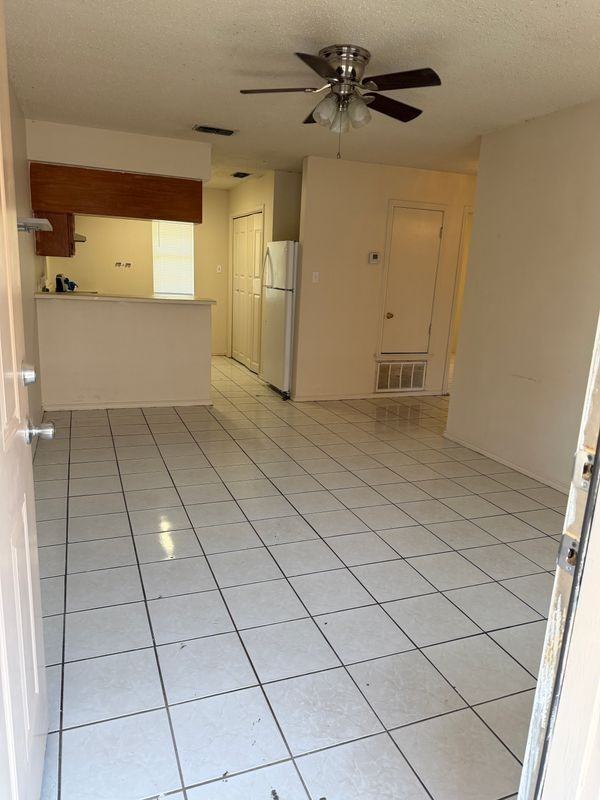 2605 Springfield Ave ##4 - Photo 2 of 10