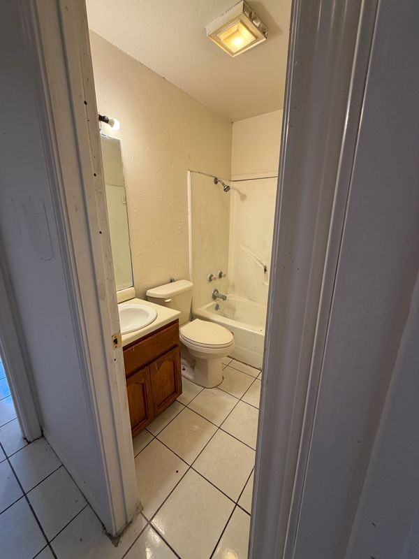 2605 Springfield Ave ##4 - Photo 3 of 10