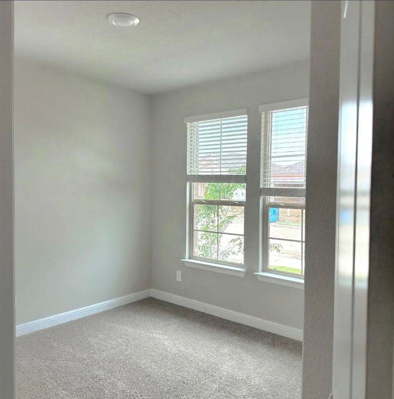 1216 Southwark Dr - Photo 4 of 24