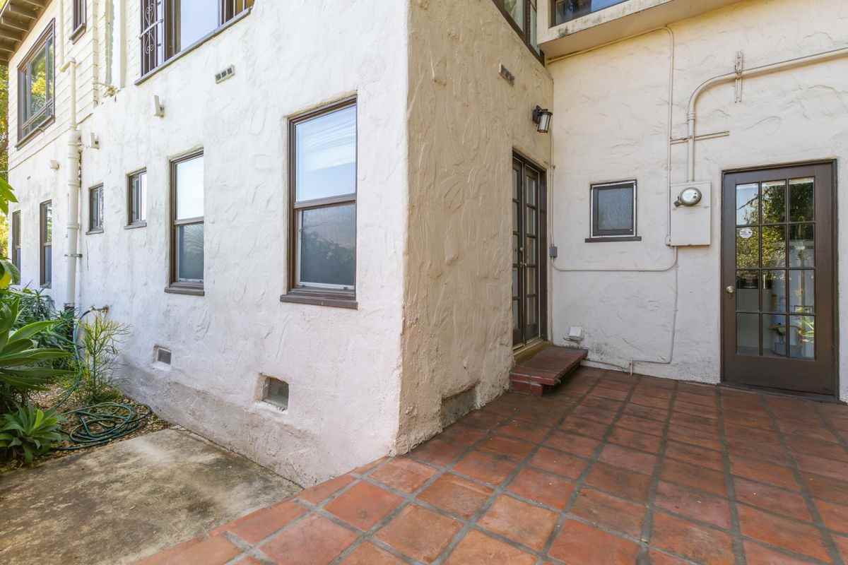 854 Oneonta Dr - Photo 5 of 5