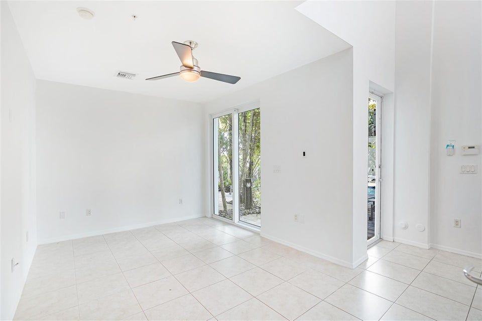 741 Ne 4th Ave - Photo 3 of 13
