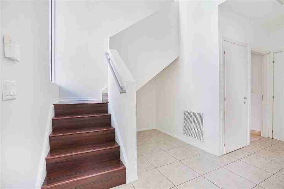 741 Ne 4th Ave - Photo 4 of 13