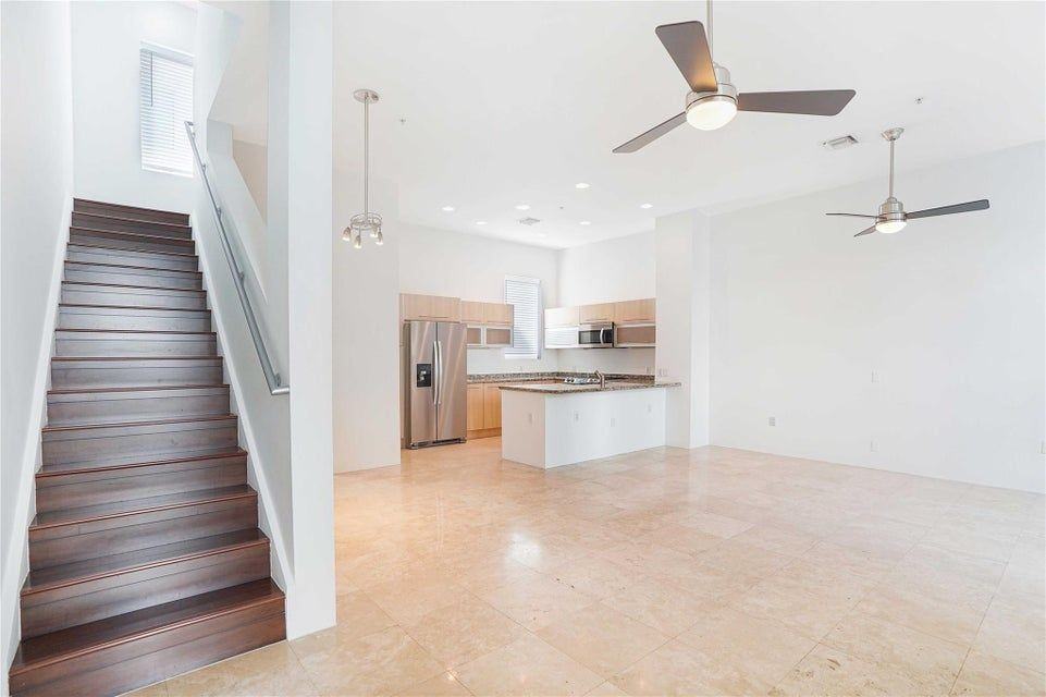 741 Ne 4th Ave - Photo 5 of 13