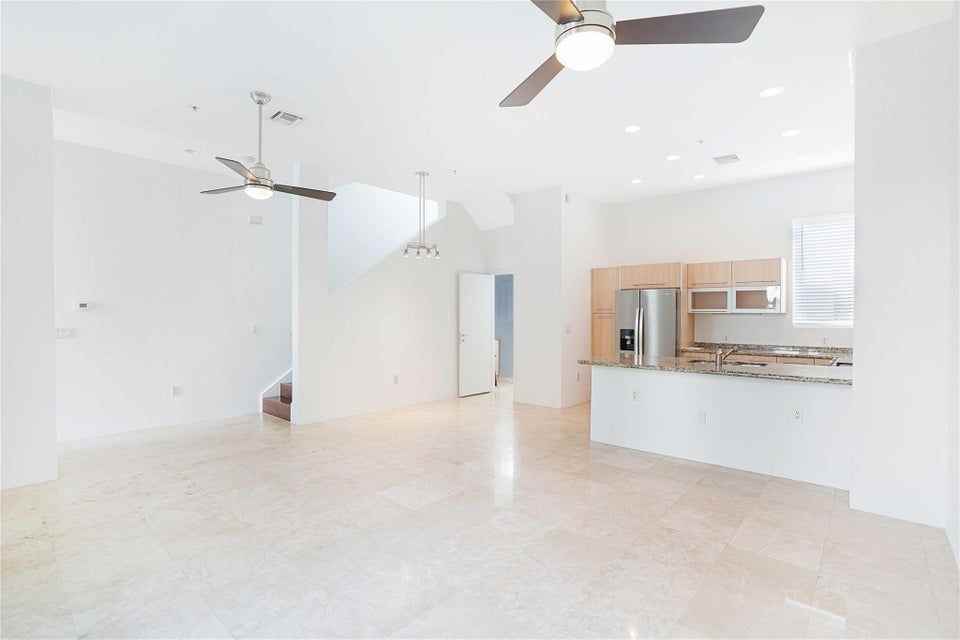 741 Ne 4th Ave - Photo 6 of 13