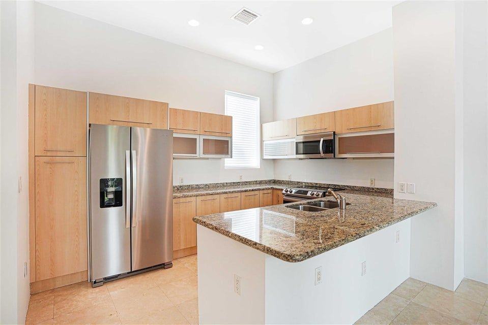 741 Ne 4th Ave - Photo 7 of 13