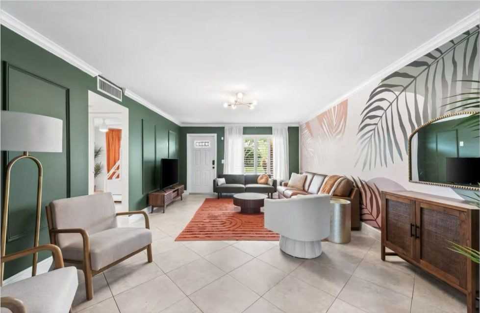 3351 Nw 67th St - Photo 5 of 16