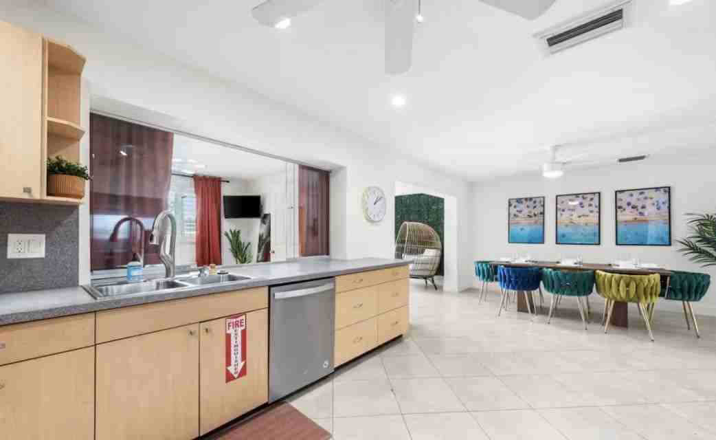 3351 Nw 67th St - Photo 6 of 16