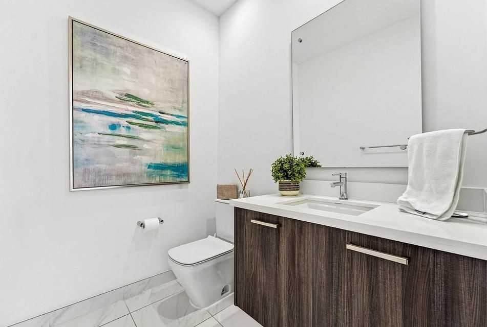 1034 Ne 18th Ave ##102 - Photo 3 of 13
