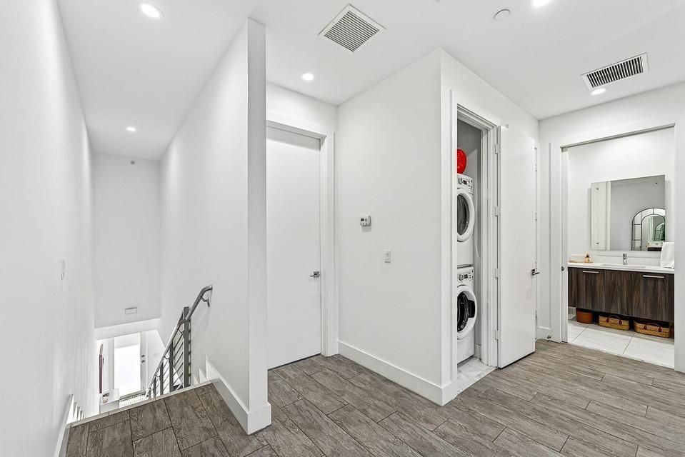 1034 Ne 18th Ave ##102 - Photo 5 of 13
