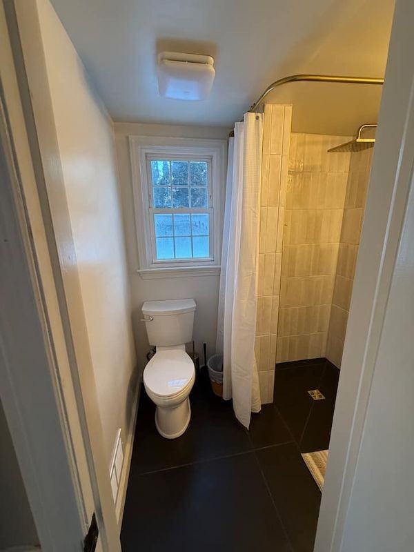 135 Winthrop Ave - Photo 7 of 11