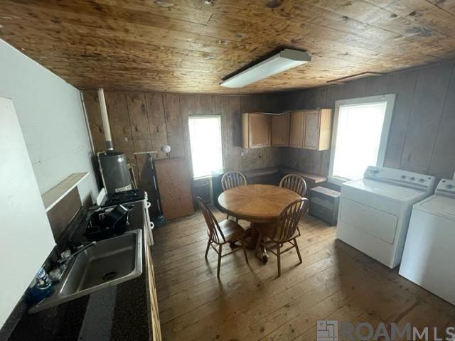 6865 Island Rd - Photo 3 of 5