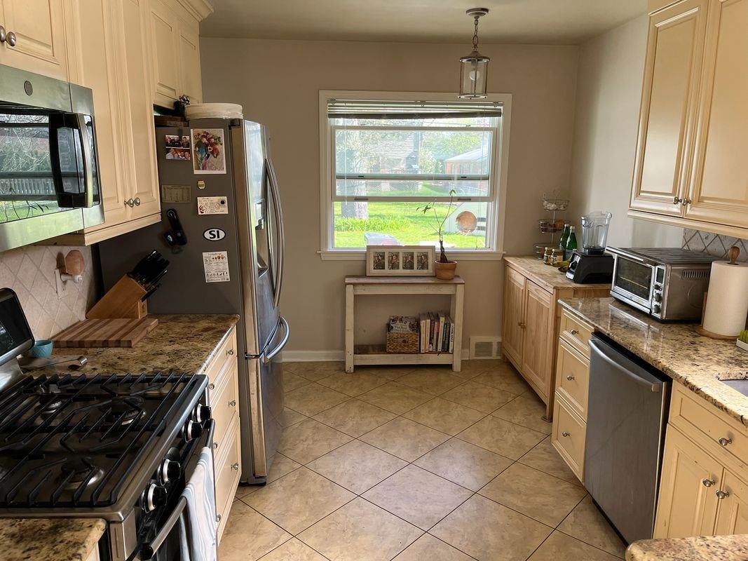 1150 Anita Ave - Photo 2 of 5