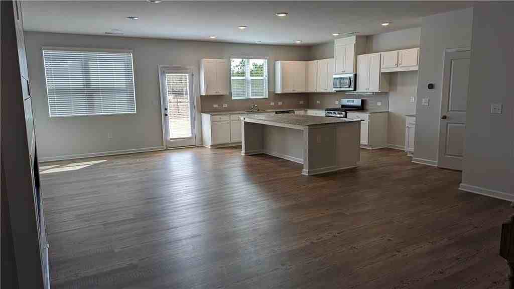 840 Point Place Dr - Photo 3 of 50