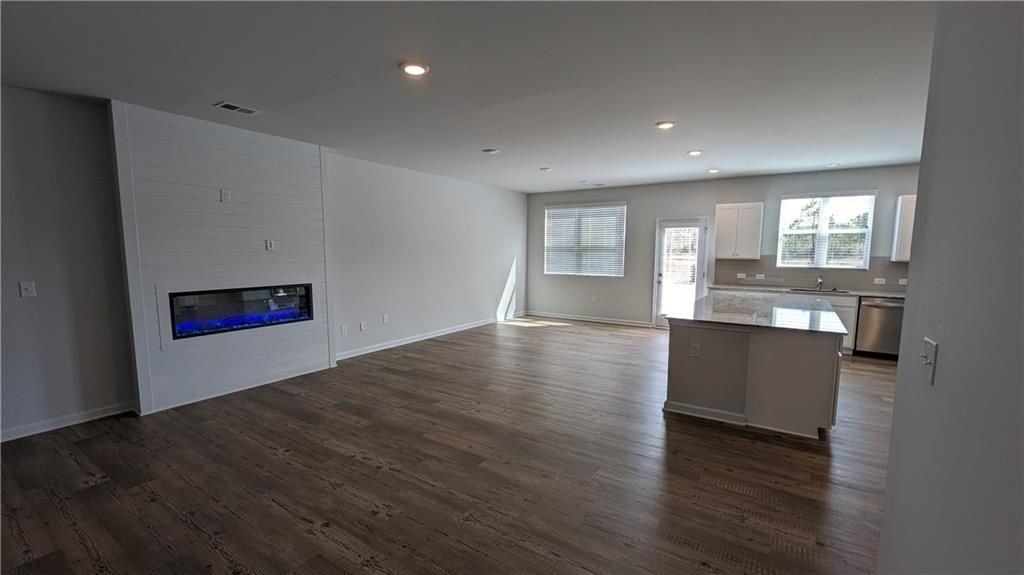 840 Point Place Dr - Photo 5 of 50