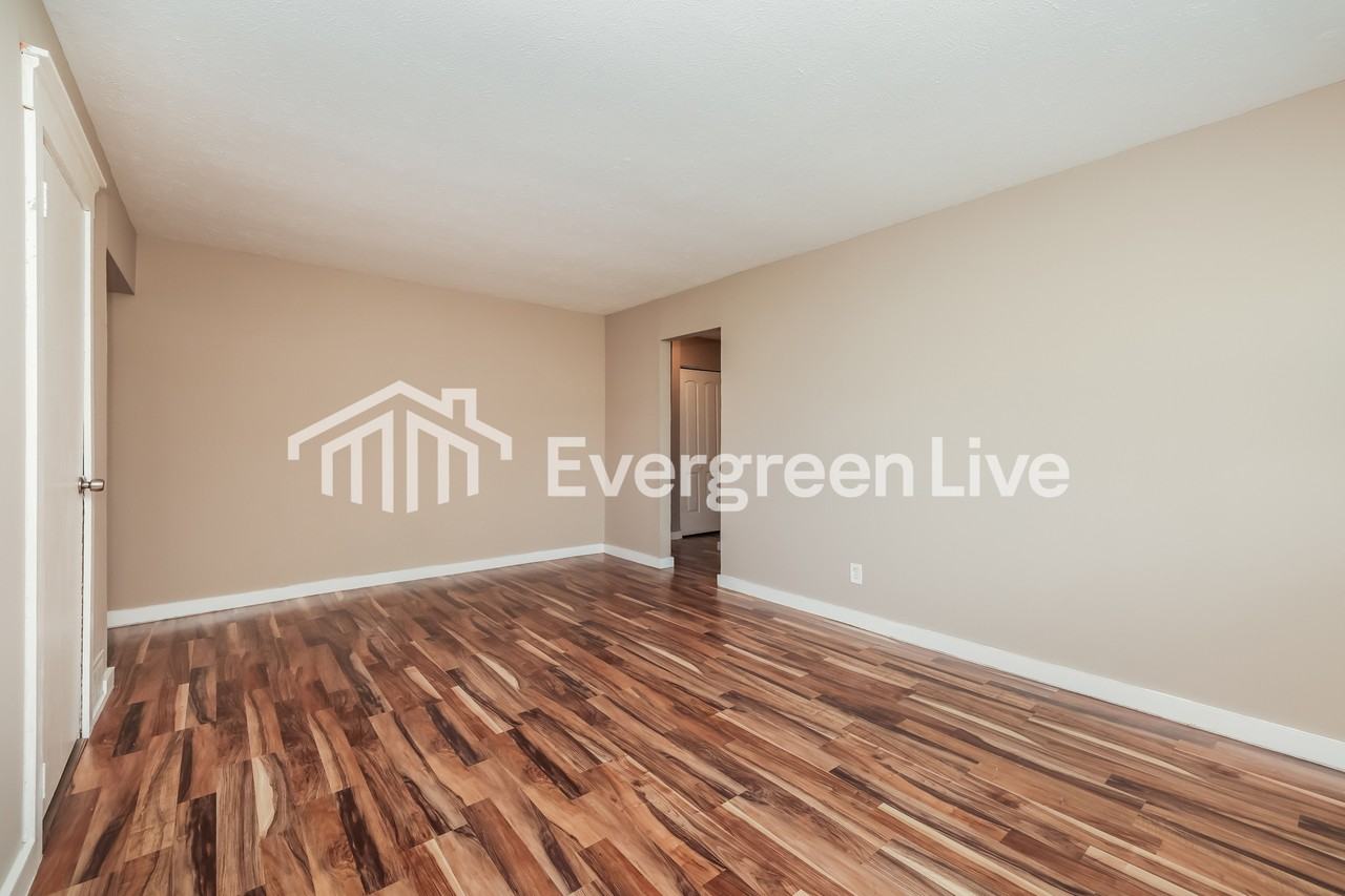 1226 Hemlock Dr - Photo 3 of 15