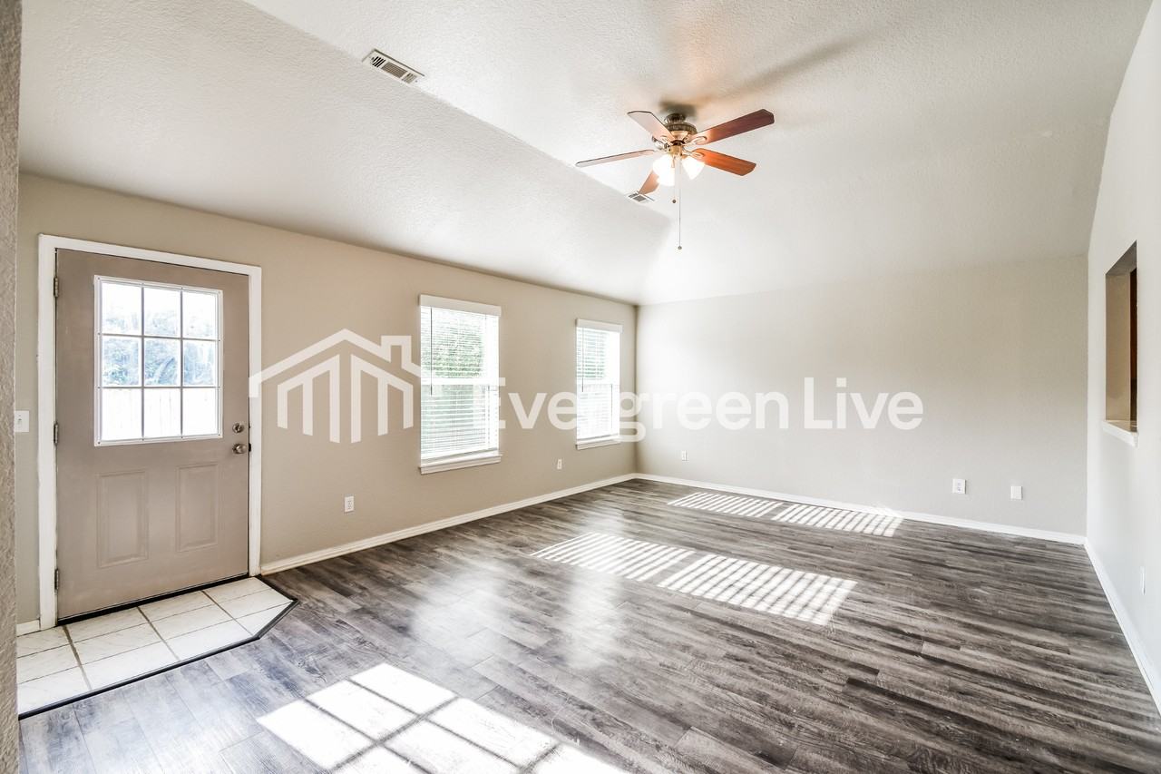 104 S Michael St - Photo 3 of 15