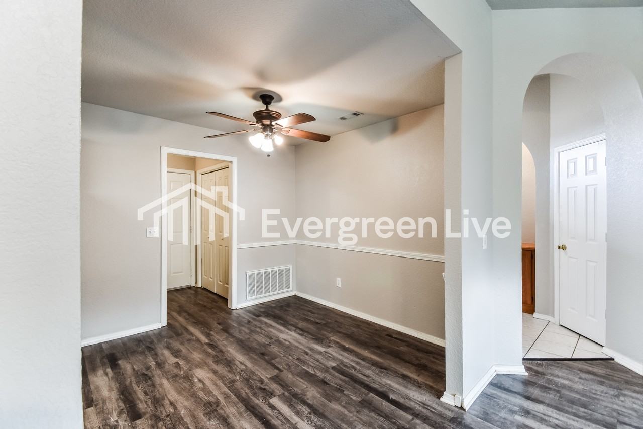 104 S Michael St - Photo 4 of 15
