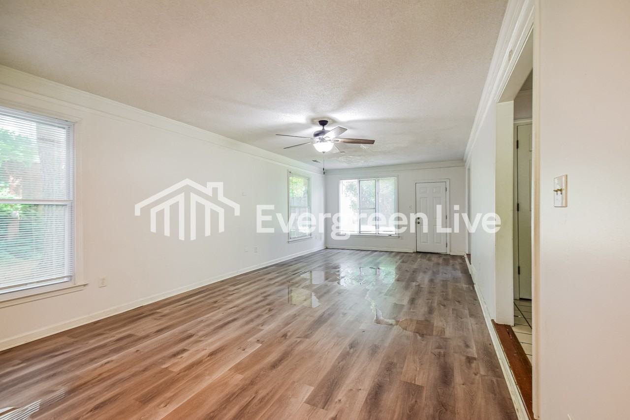 7392 Woodshire Rd - Photo 3 of 15