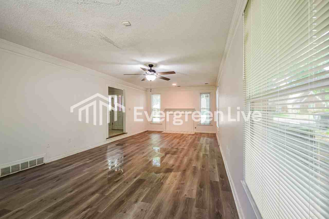 7392 Woodshire Rd - Photo 4 of 15