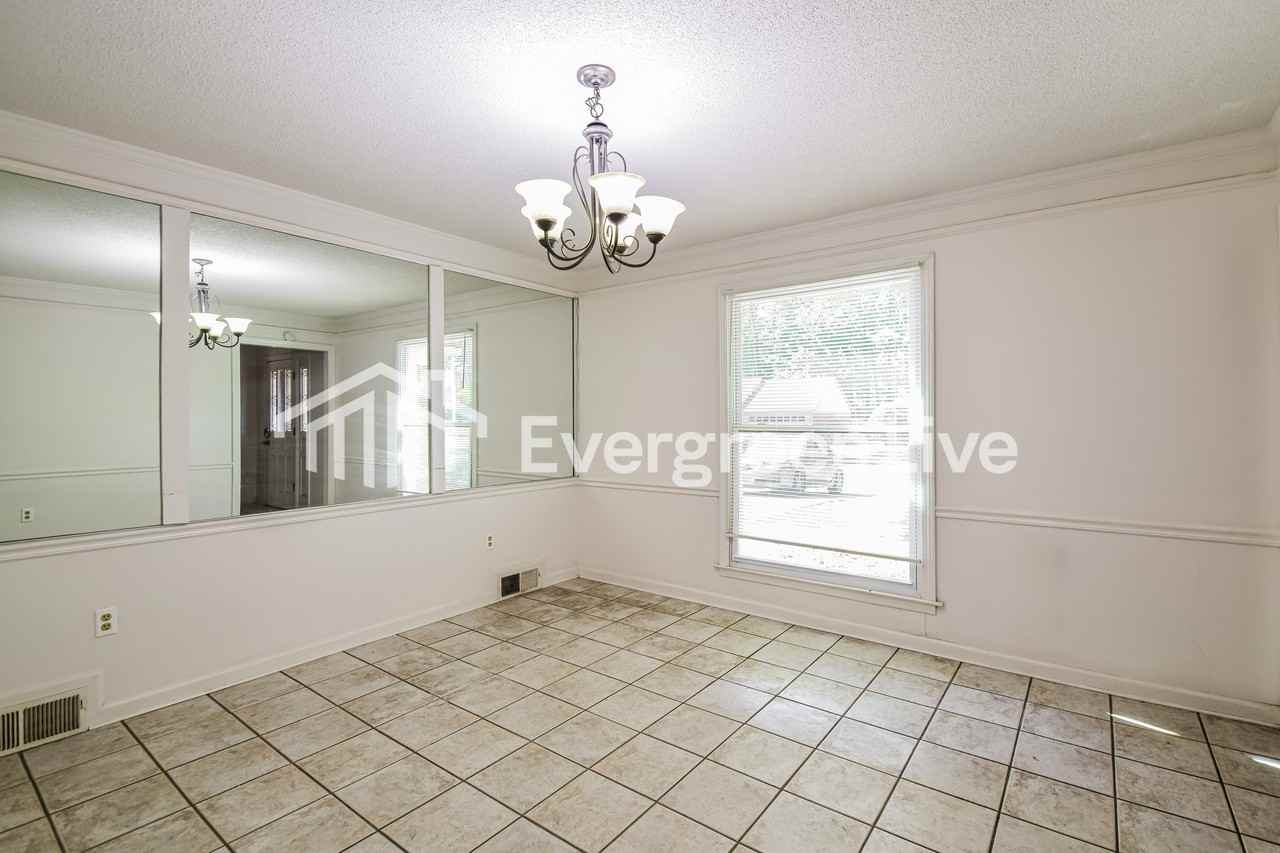 7392 Woodshire Rd - Photo 5 of 15