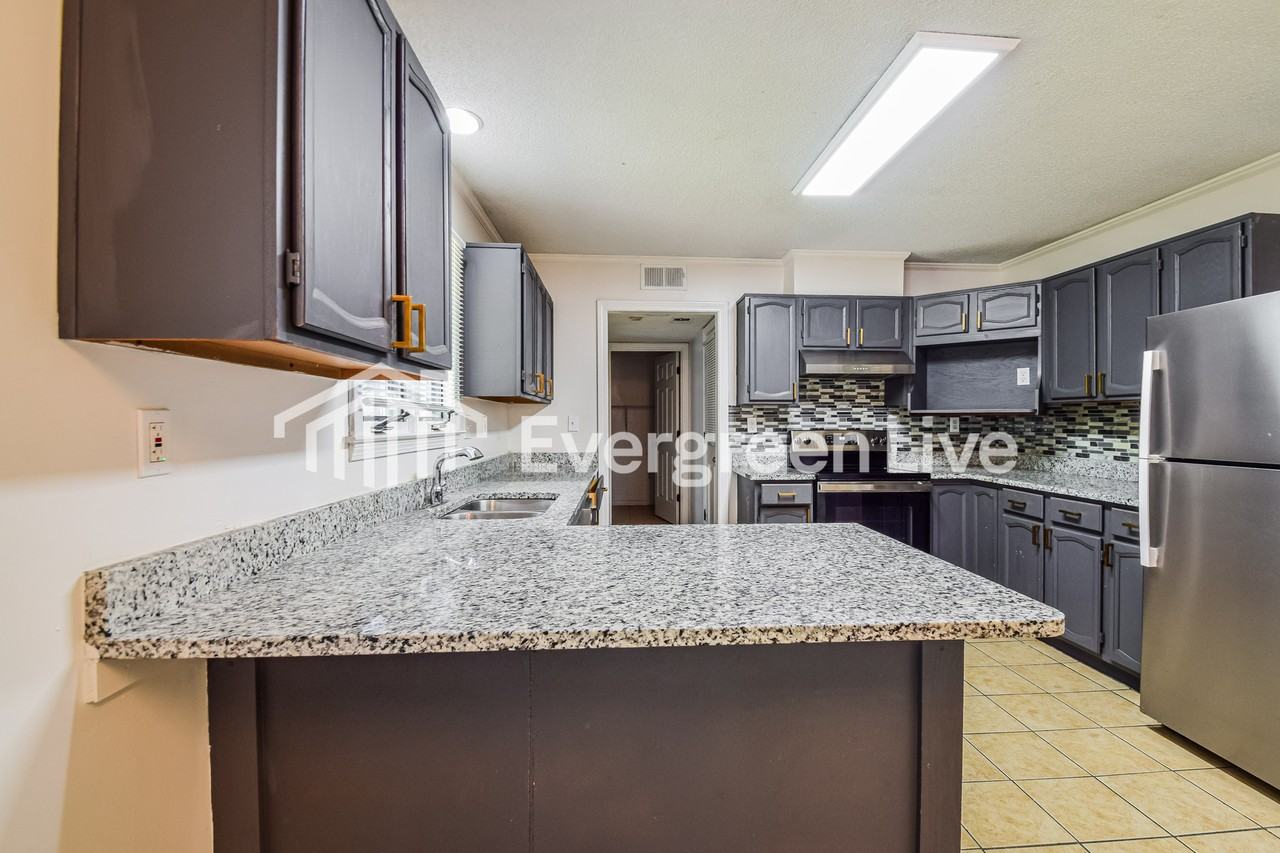 7392 Woodshire Rd - Photo 6 of 15