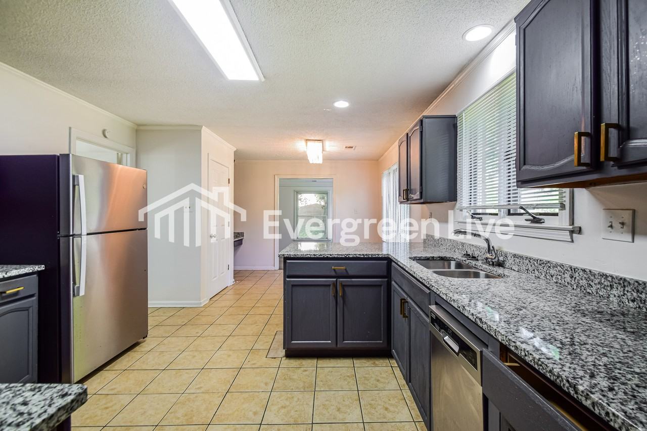 7392 Woodshire Rd - Photo 7 of 15