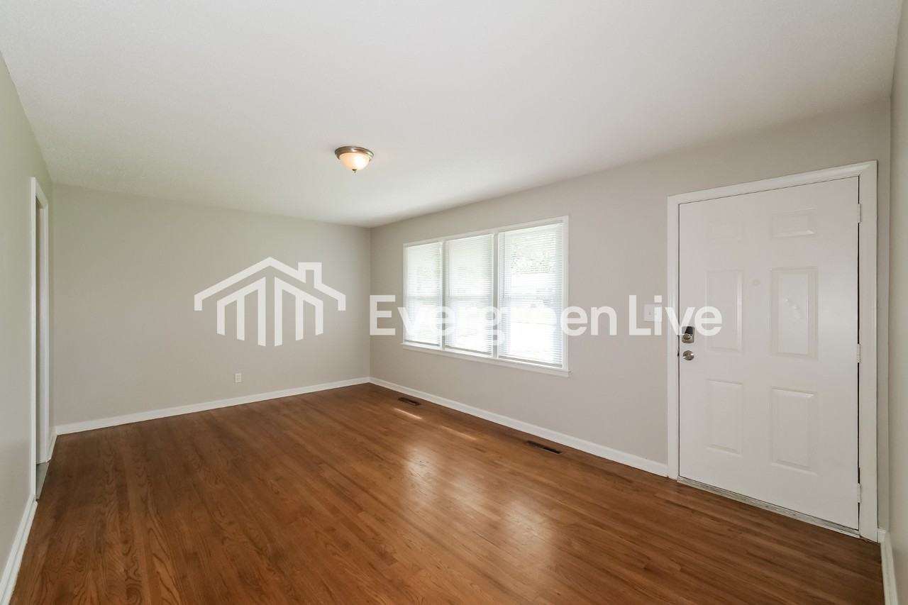 9012 E 73rd St - Photo 4 of 15