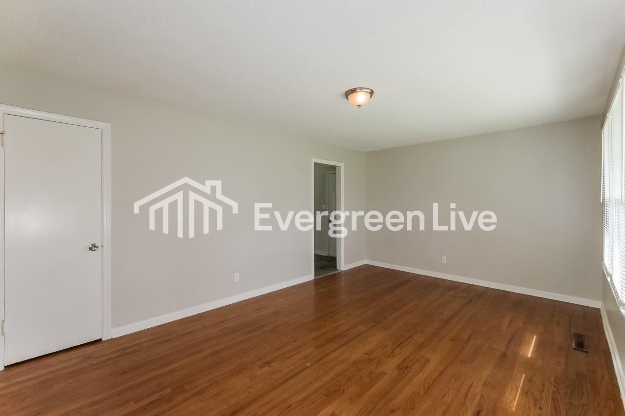 9012 E 73rd St - Photo 5 of 15