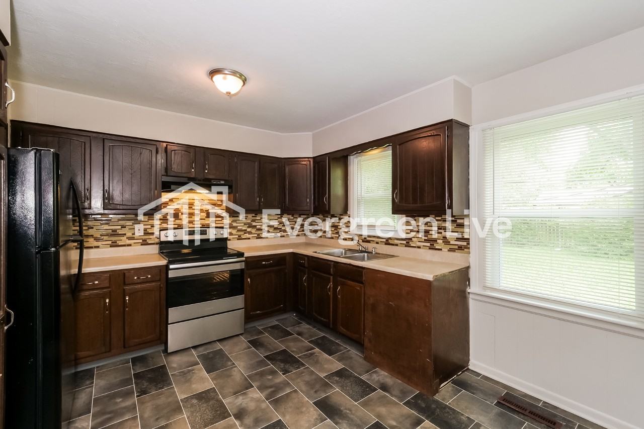 9012 E 73rd St - Photo 6 of 15