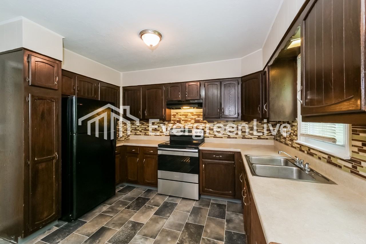 9012 E 73rd St - Photo 7 of 15