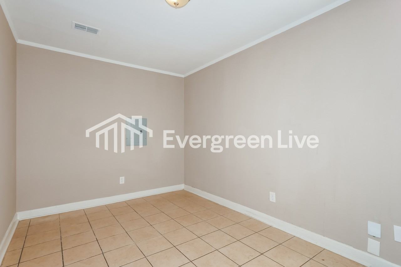4610 Violet Ave - Photo 5 of 15