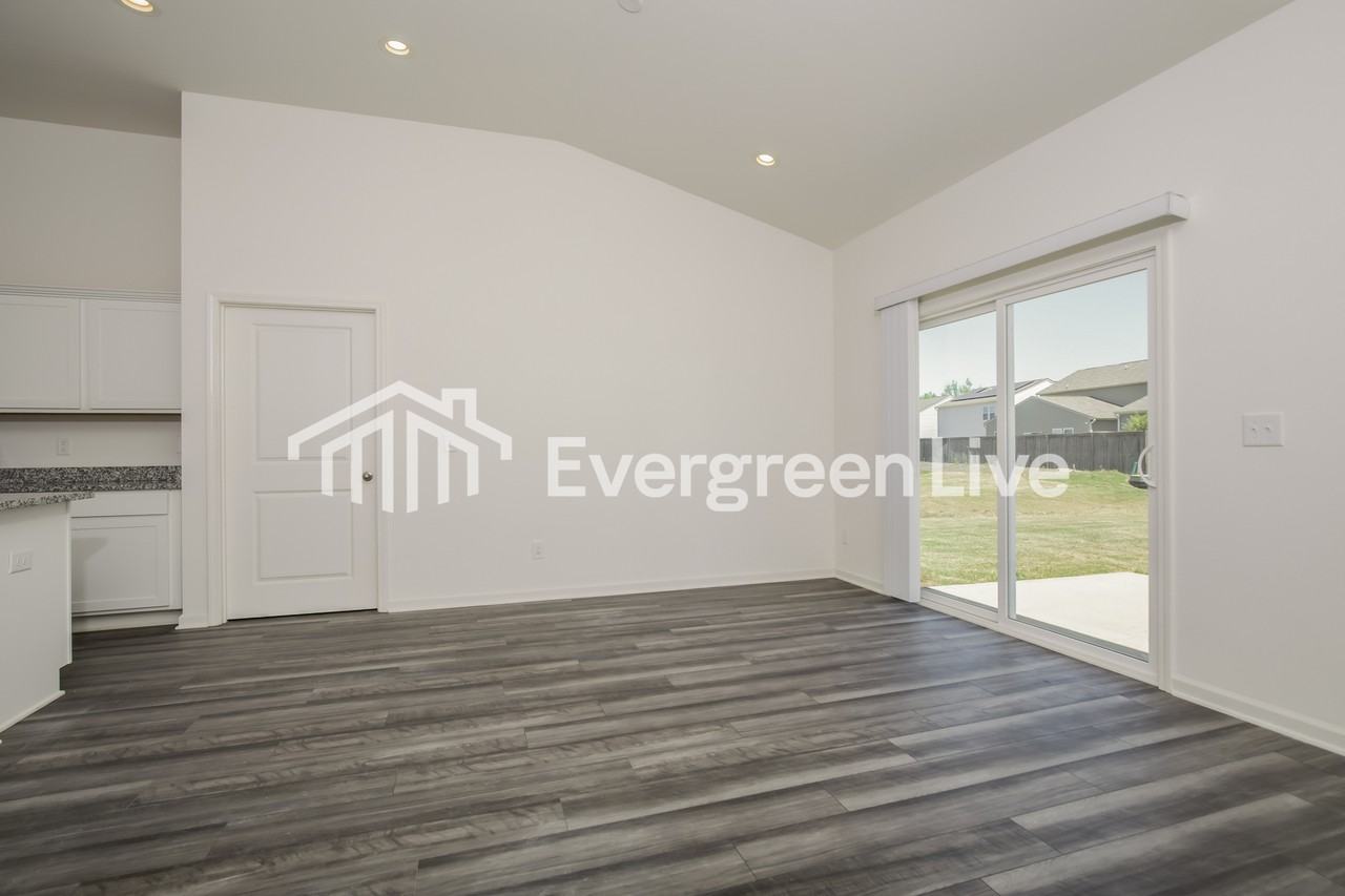 604 Berkeley Glen Rd - Photo 4 of 16