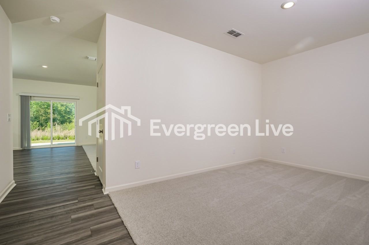 305 Logan Creek Dr - Photo 3 of 15