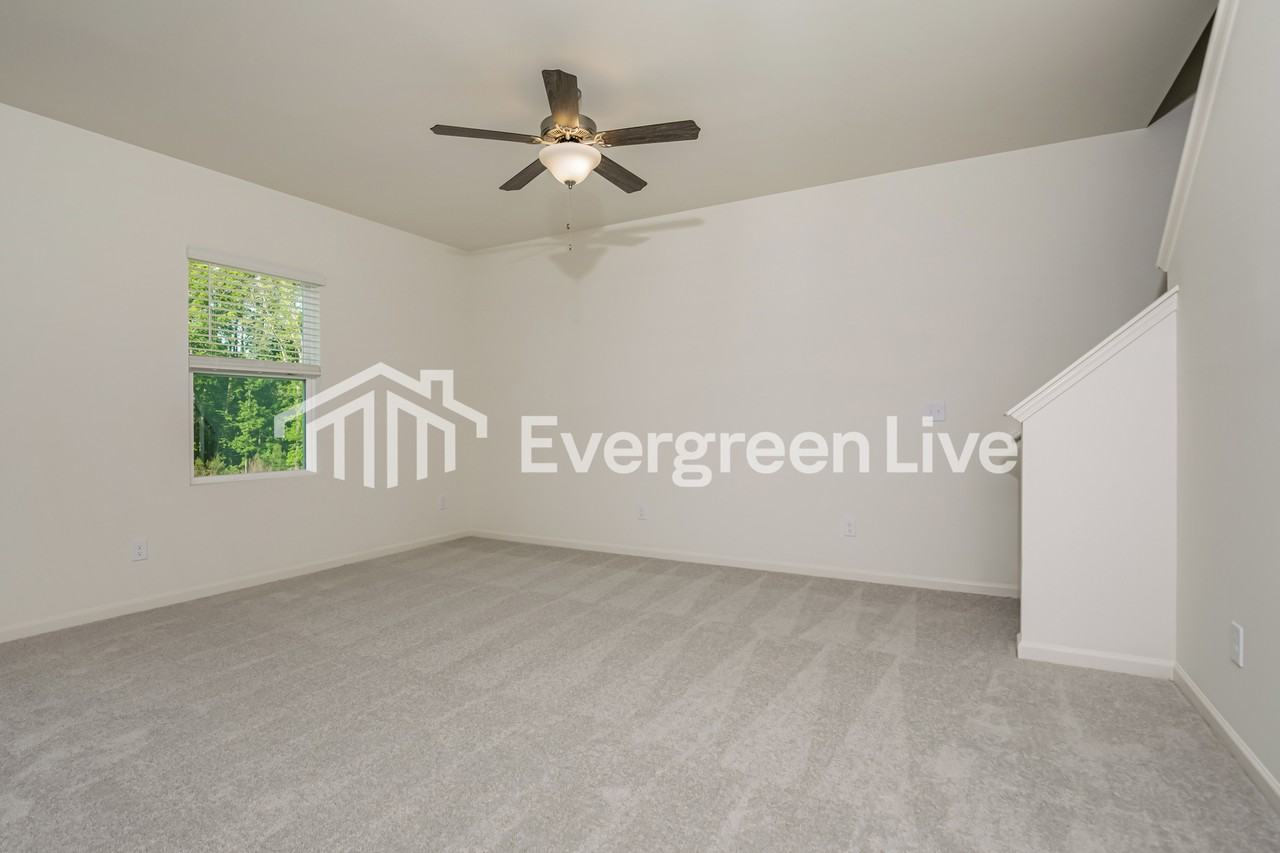 305 Logan Creek Dr - Photo 4 of 15