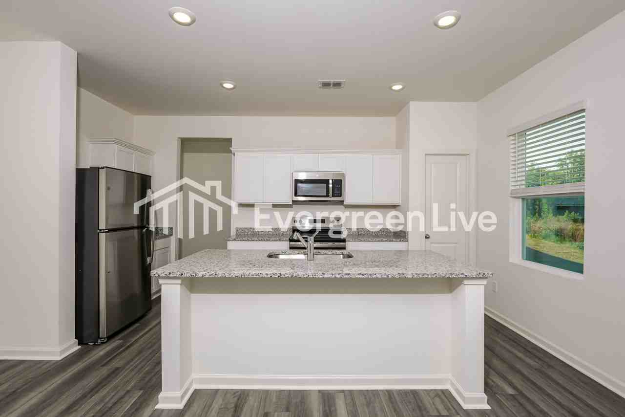 305 Logan Creek Dr - Photo 6 of 15