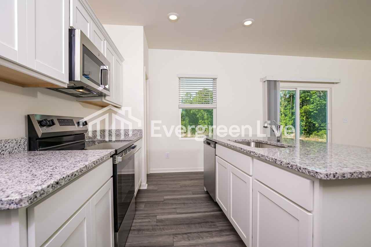 305 Logan Creek Dr - Photo 7 of 15