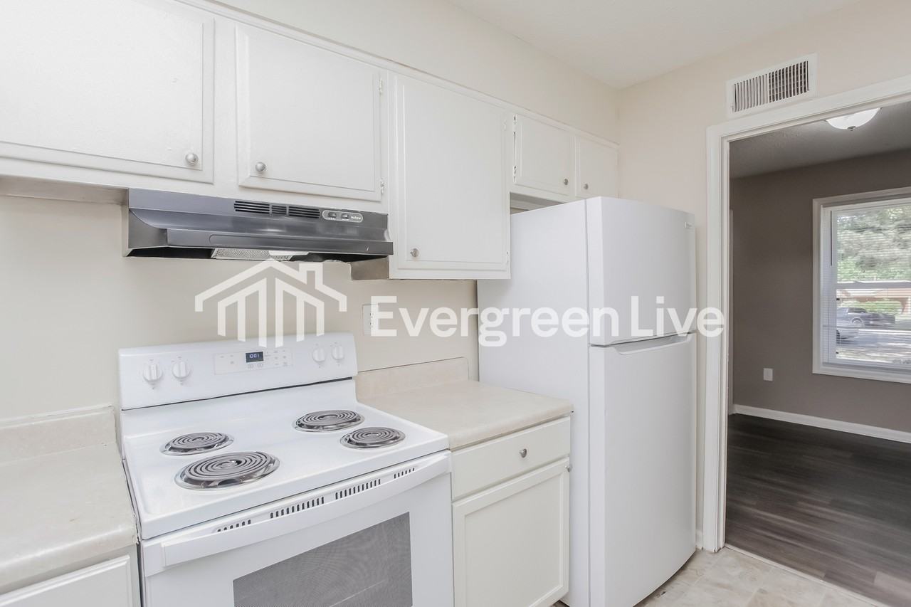 3225 Applewood Cv - Photo 7 of 15