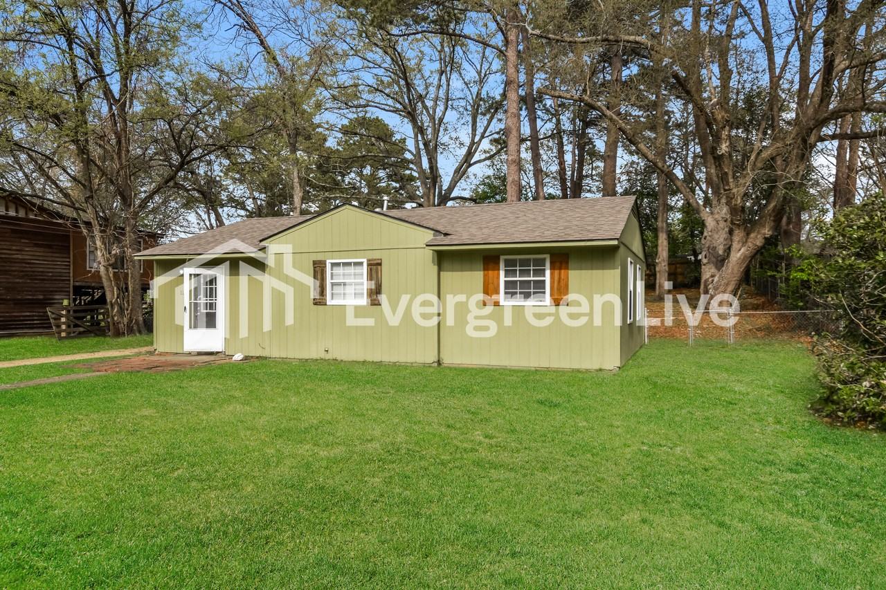 1119 Glenwood Rd - Photo 2 of 14