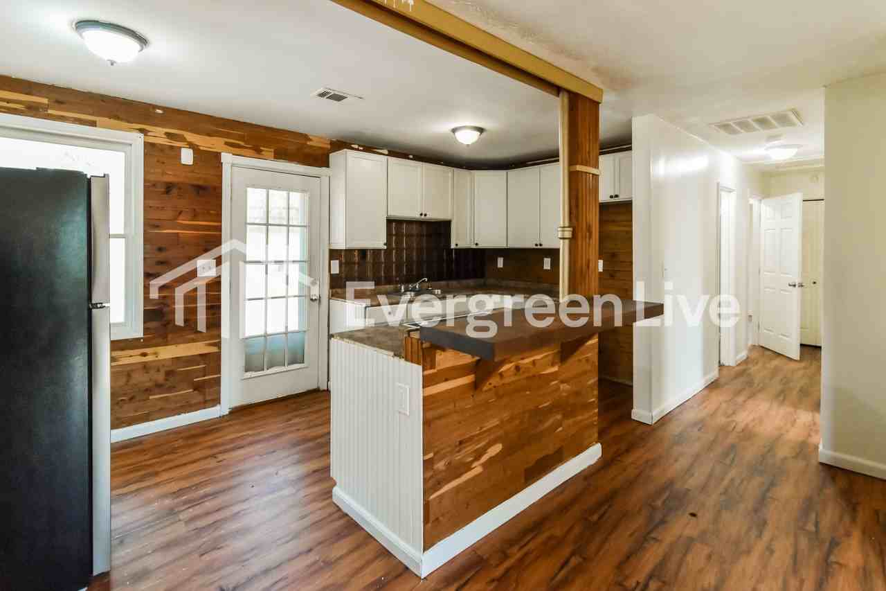 1119 Glenwood Rd - Photo 6 of 14