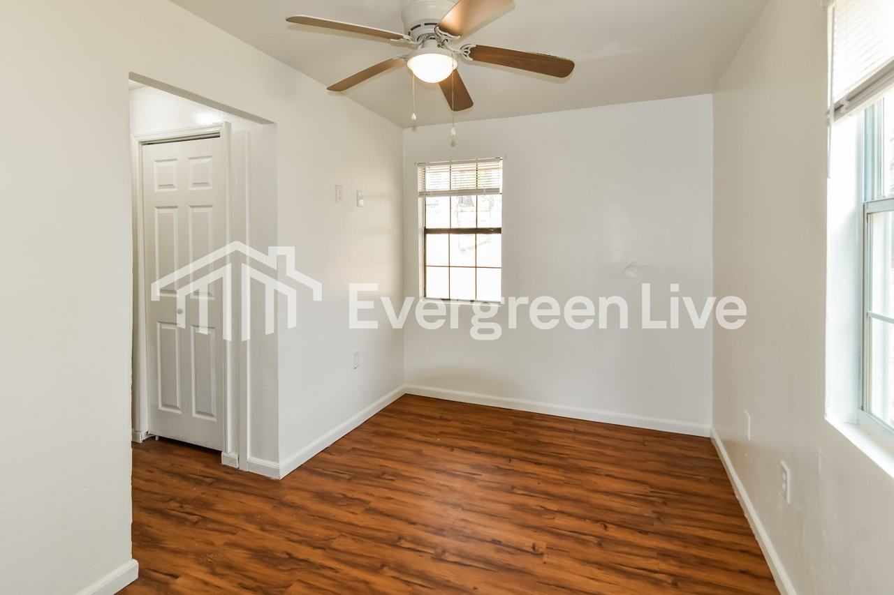 1119 Glenwood Rd - Photo 7 of 14