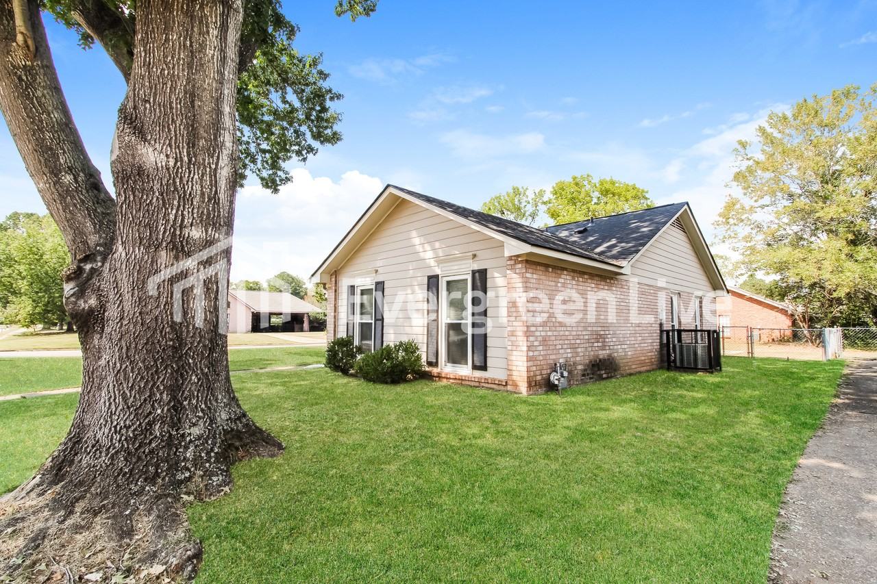 7401 Brampton Ct - Photo 3 of 15