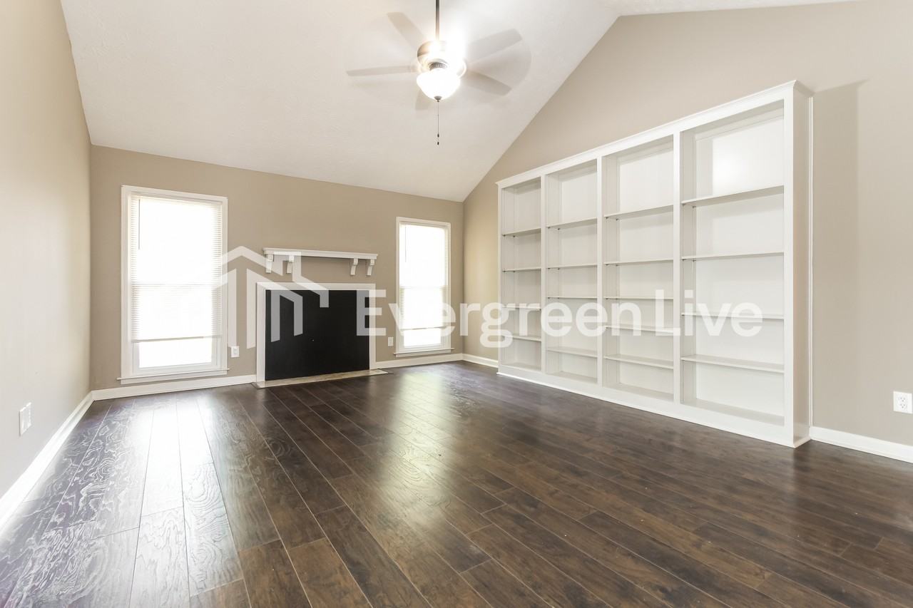 7401 Brampton Ct - Photo 4 of 15