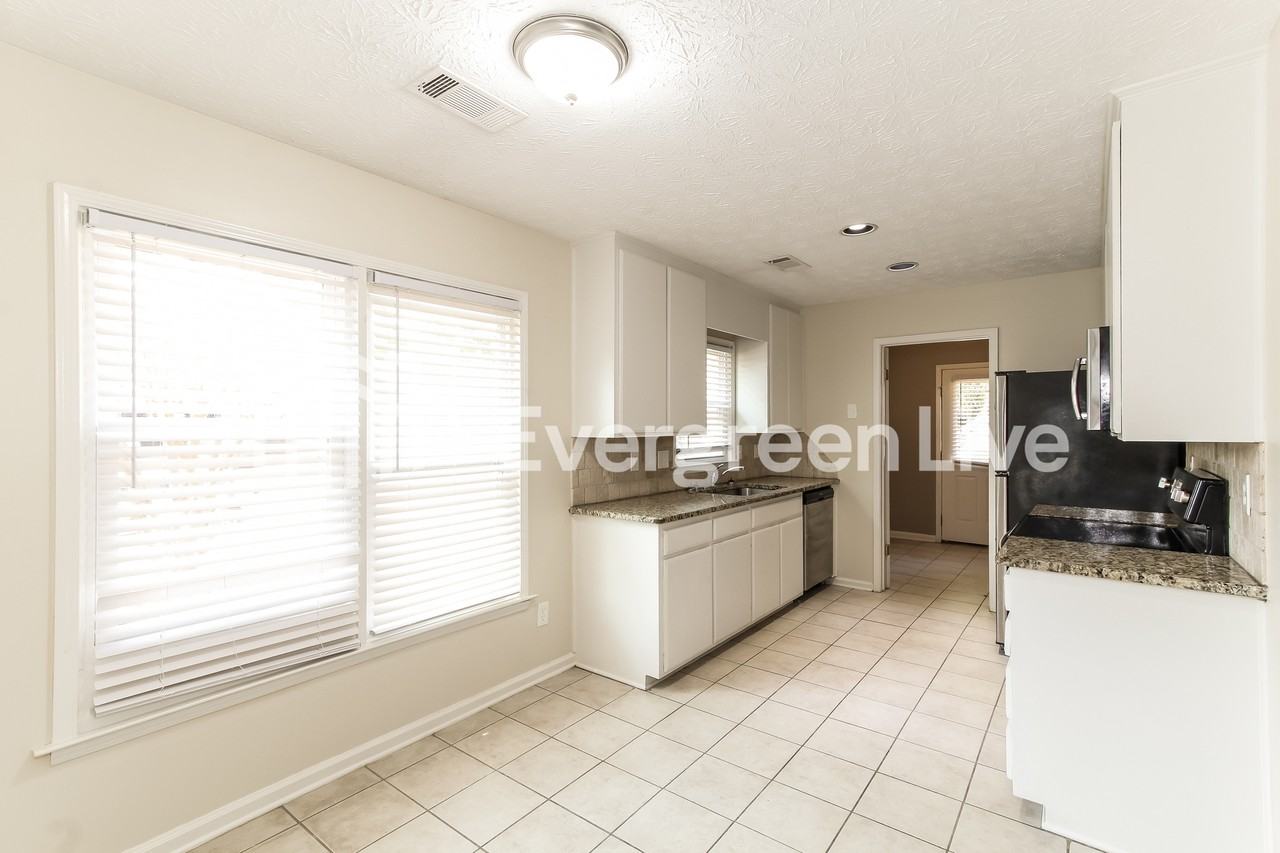 7401 Brampton Ct - Photo 5 of 15