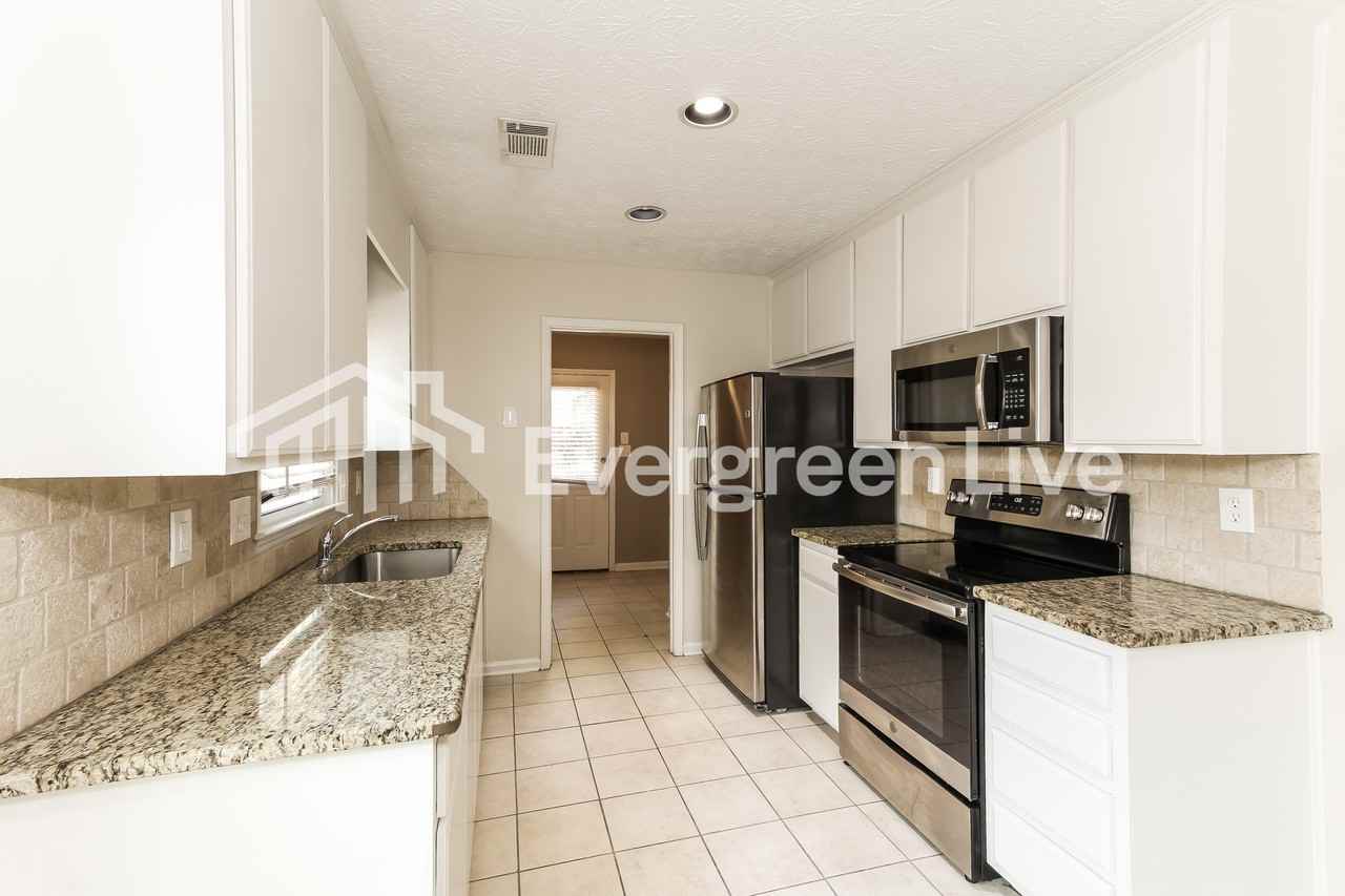 7401 Brampton Ct - Photo 6 of 15