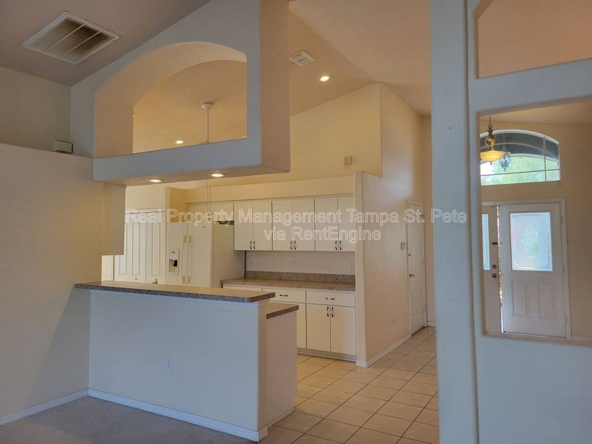 1314 Avonwood Ct - Photo 4 of 10